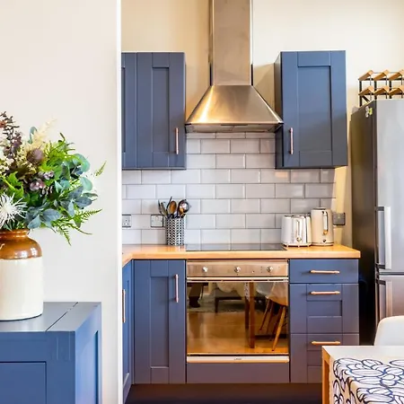 10 The Tannery Apartment *